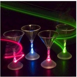 Pahar martini luminos cu LED-uri